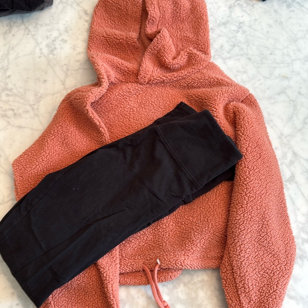 New hollister black ultra high rise leggings and wild fable cropped hoodie